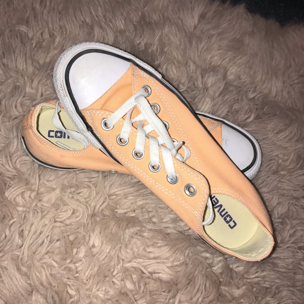 Orange Low top Converse